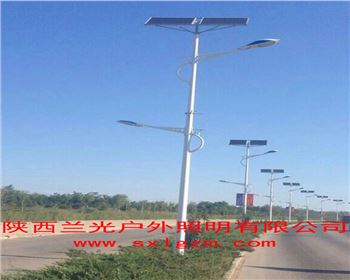 8米雙臂太陽(yáng)能路燈-內(nèi)蒙古烏海路燈照明工程